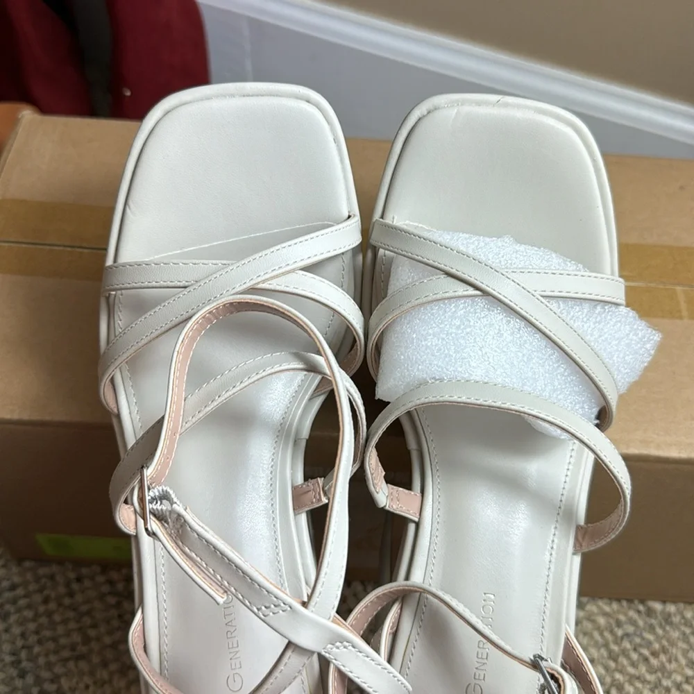 NWOT - • BCBGeneration • Women's Sandi Sandal, Stone, Size 9 - FABULOUS! 🤩
